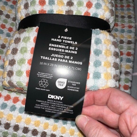 DKNY Bath Towel Set Multicolor Cream White Pattern 4 Pieces Total NWT - Picture 5 of 5